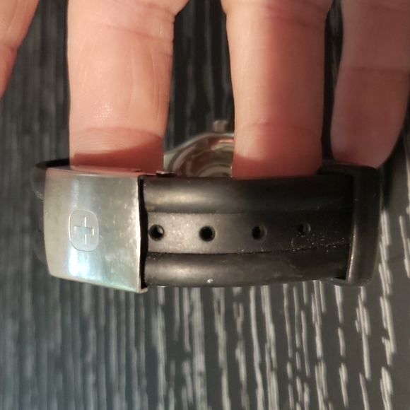 Genuine Swiss Wenger Watch - Picture 7 of 13